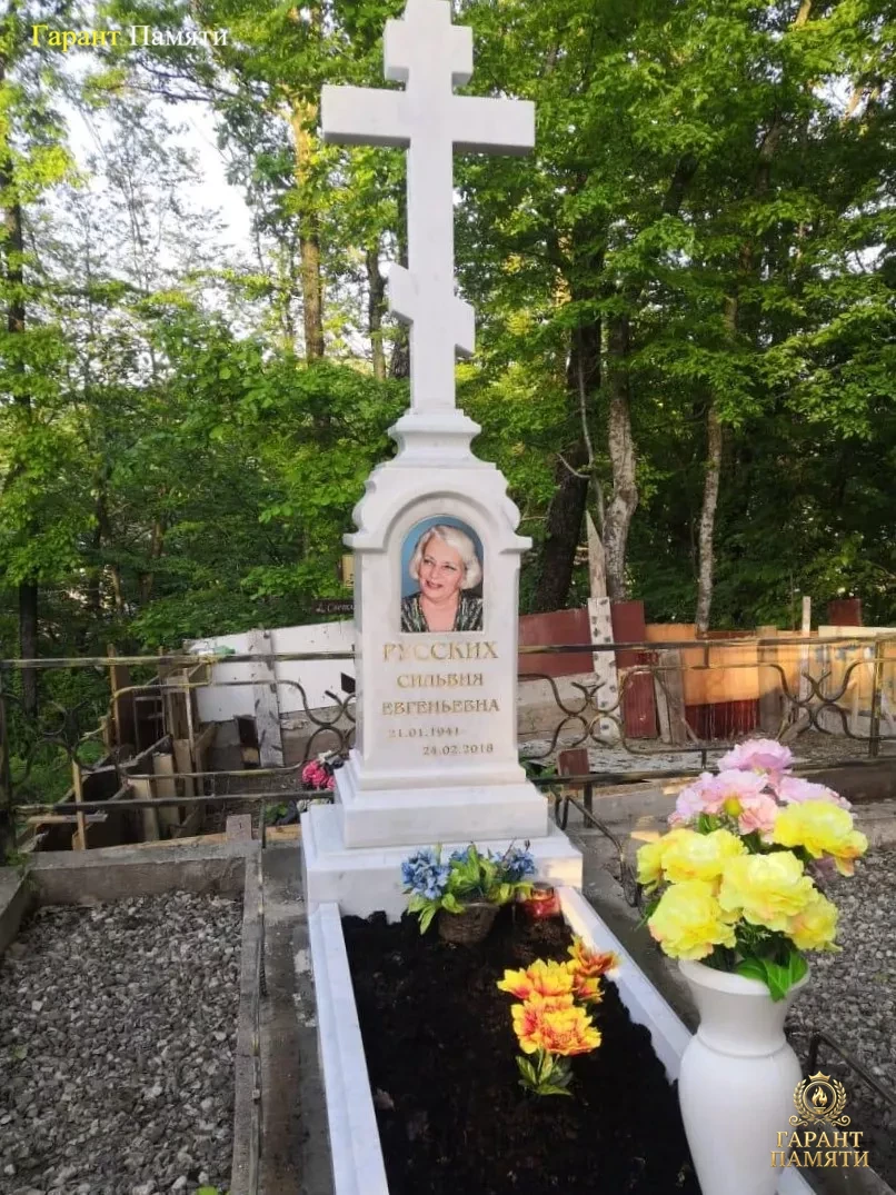 Элитный памятник "Крест из мрамора Коелга" №60
